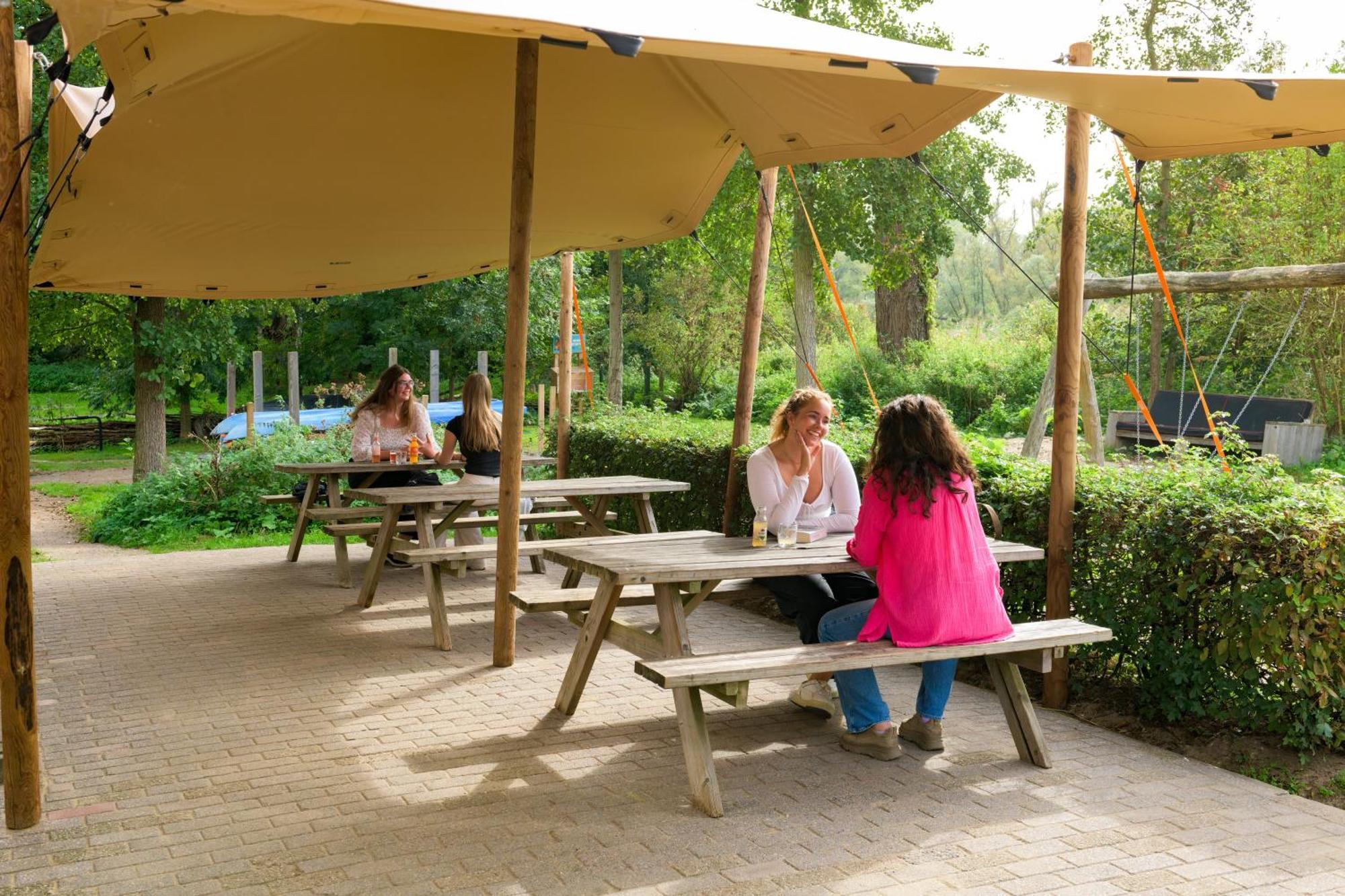 Stayokay Hostel Dordrecht - Nationaal Park De Biesbosch エクステリア 写真
